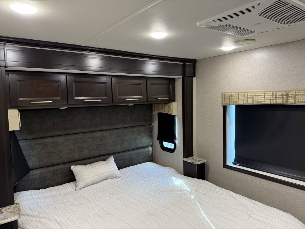 Used 2018 RAM 5500 SLT w/ Quick Order Package 29G SLT image 79