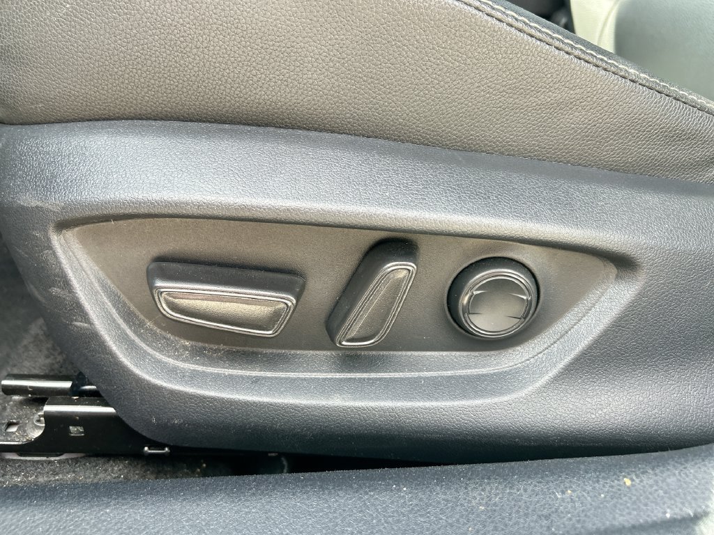 Used 2025 Toyota Camry SE FWD image 12