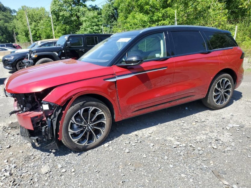 Used 2025 Lincoln Nautilus Reserve image 3