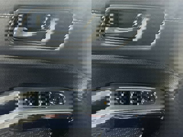 Certified 2025 Nissan Pathfinder SV image 16