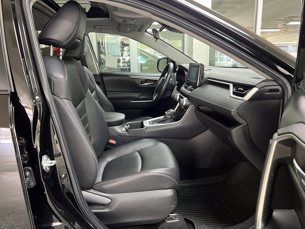 Used 2022 Toyota RAV4 XLE Premium AWD/4WD image 21