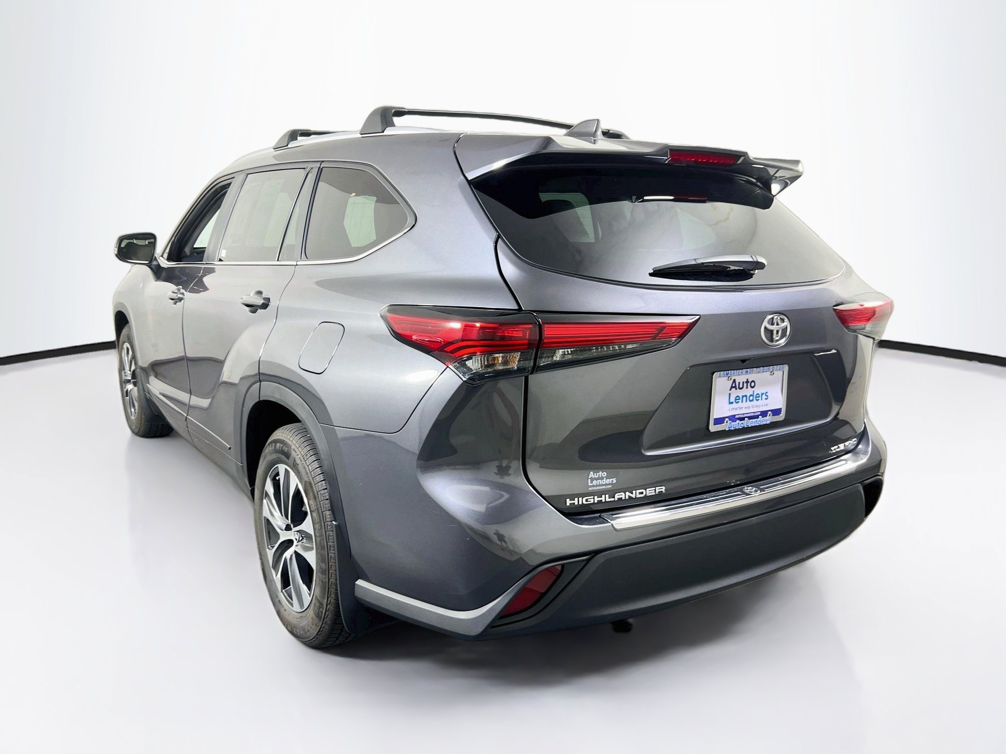 Used 2023 Toyota Highlander XLE AWD/4WD image 7