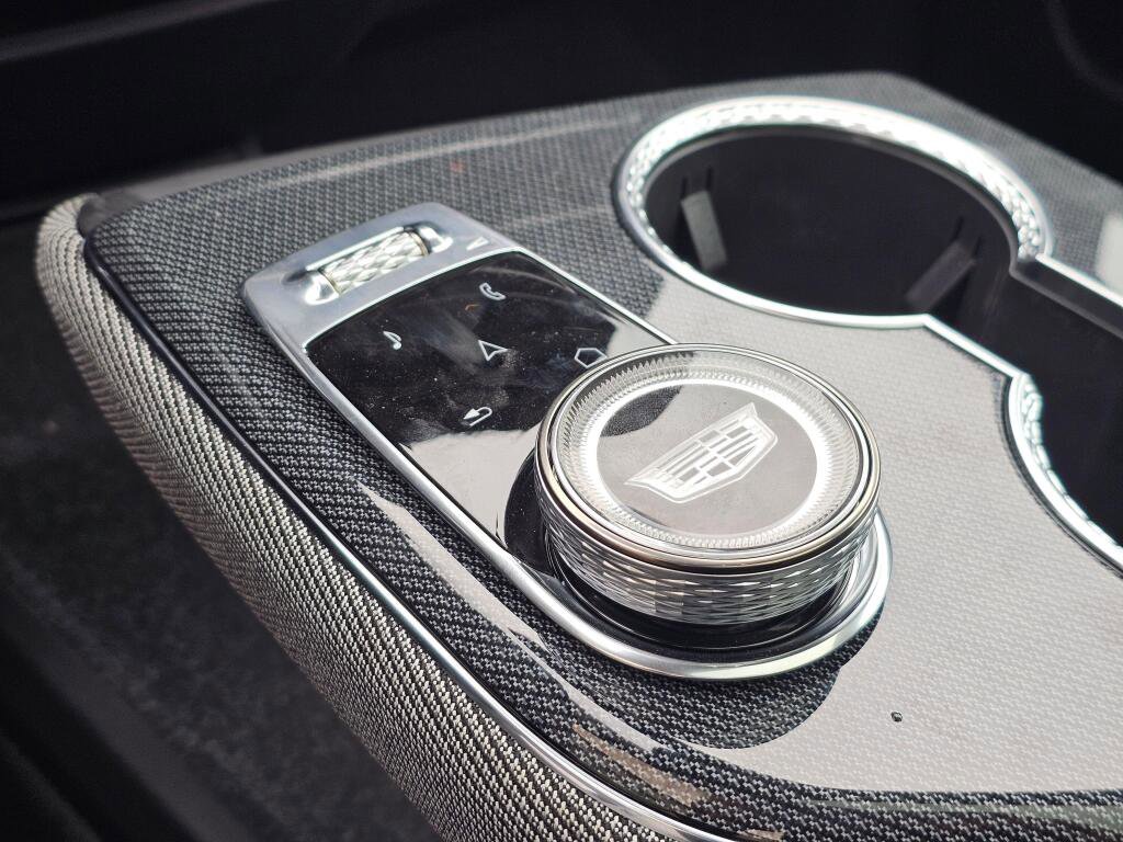 New 2026 Cadillac Optiq Luxury 1 image 42