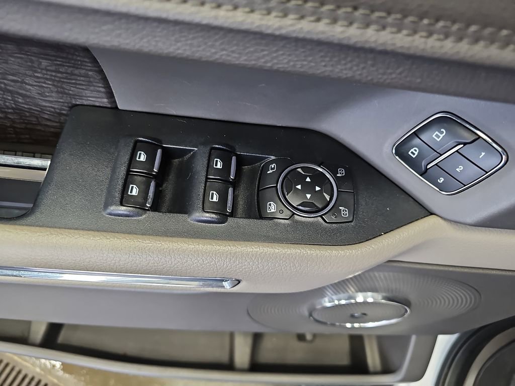 Used 2018 Ford Expedition Max Limited image 27