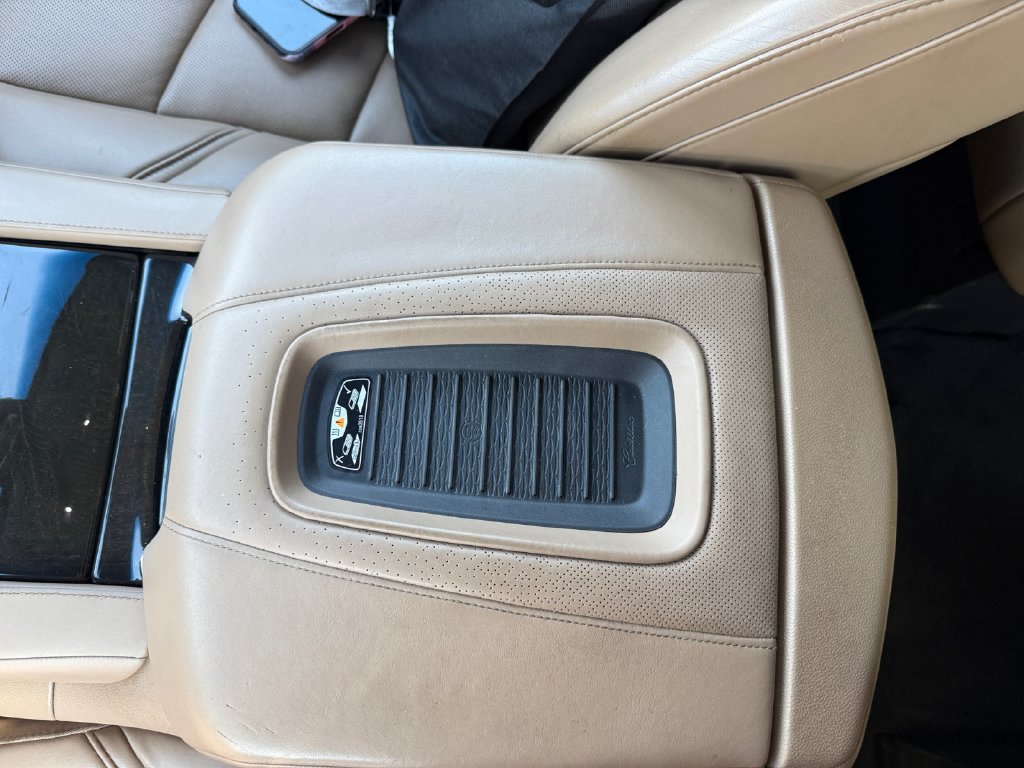 Used 2018 Cadillac Escalade ESV Platinum AWD/4WD image 30