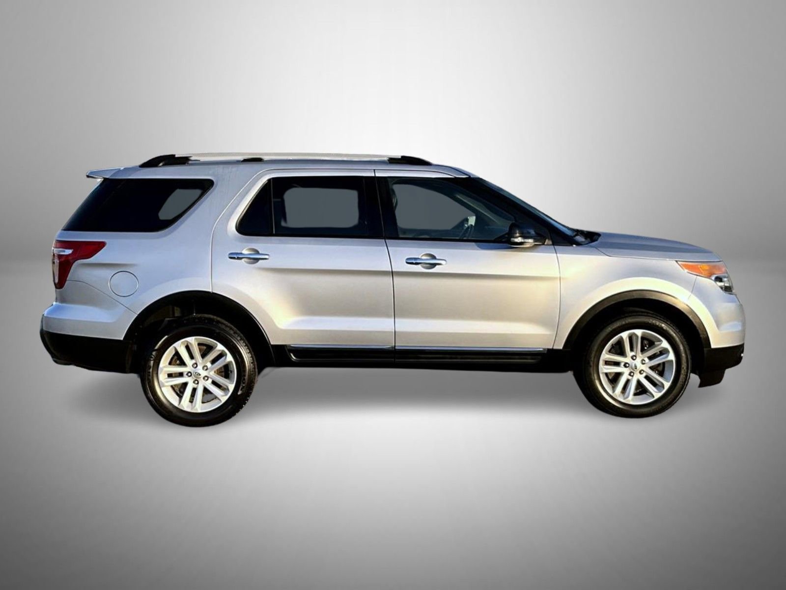 Used 2013 Ford Explorer XLT image 4