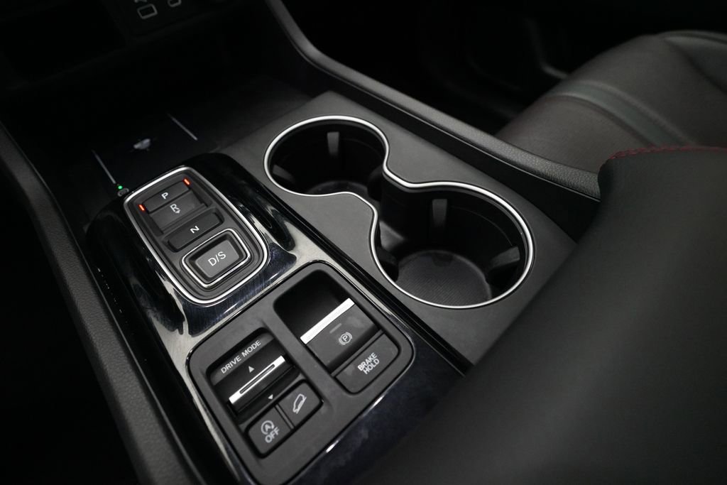 Certified 2025 Honda Pilot Black Edition image 17