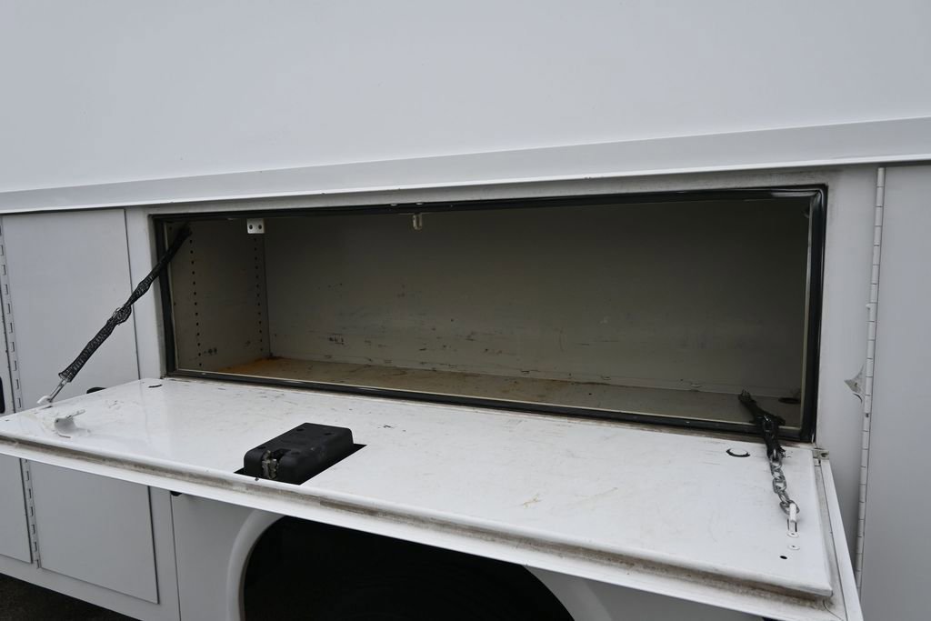 Used 2017 Chevrolet Express 3500 RWD image 7