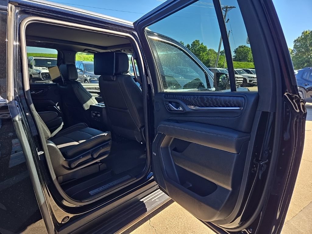 Used 2024 GMC Yukon XL Denali w/ Advanced Technology Package AWD/4WD image 83