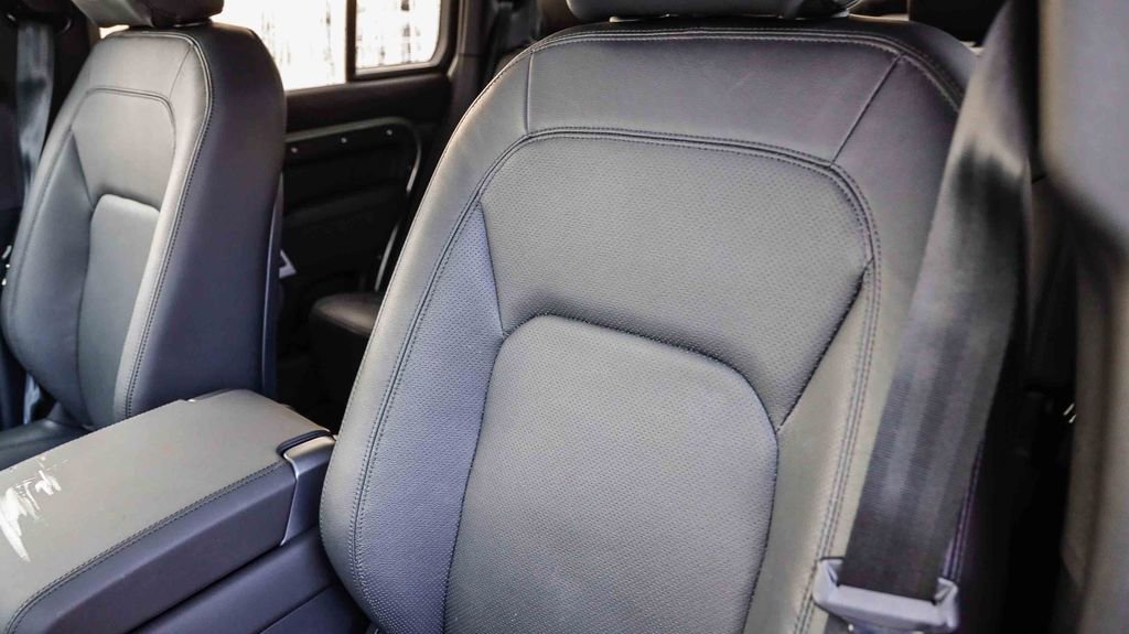 Used 2024 Land Rover Defender 110 S image 30