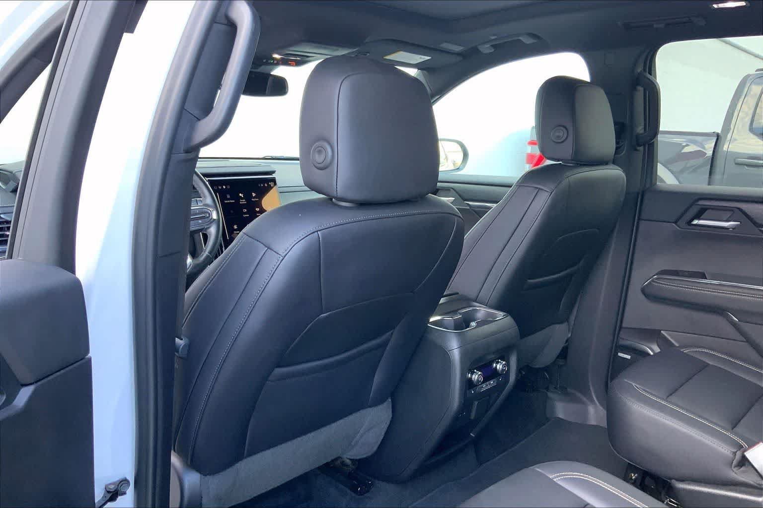 Used 2024 GMC Acadia Elevation w/ Luxury Package FWD image 12