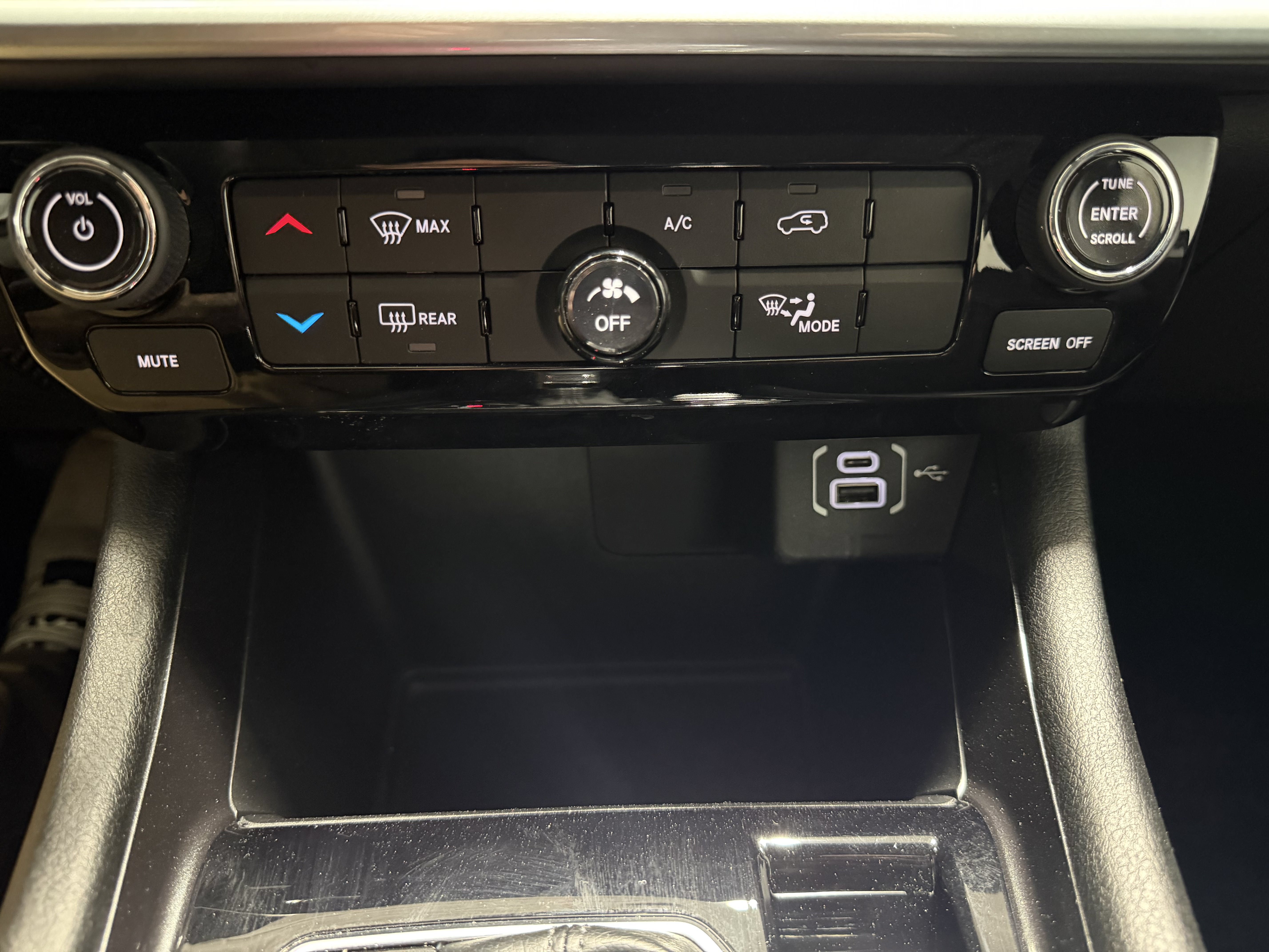 Used 2022 Jeep Compass Latitude w/ Sun and Sound Group AWD/4WD image 16