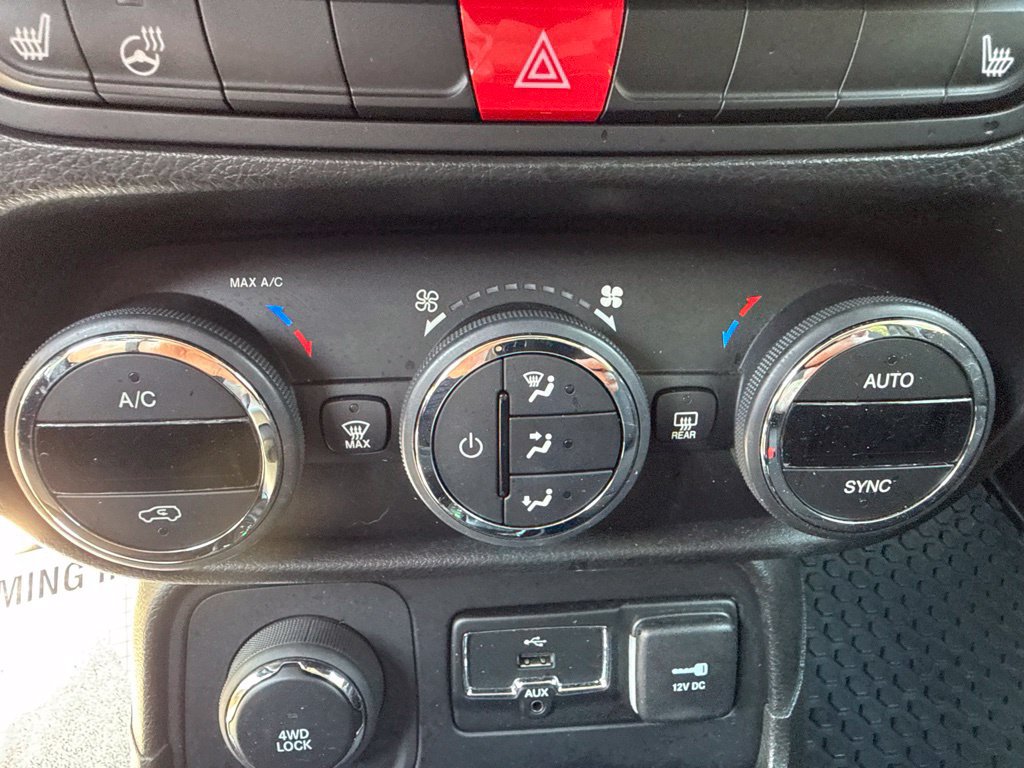 Used 2017 Jeep Renegade Altitude AWD/4WD image 28