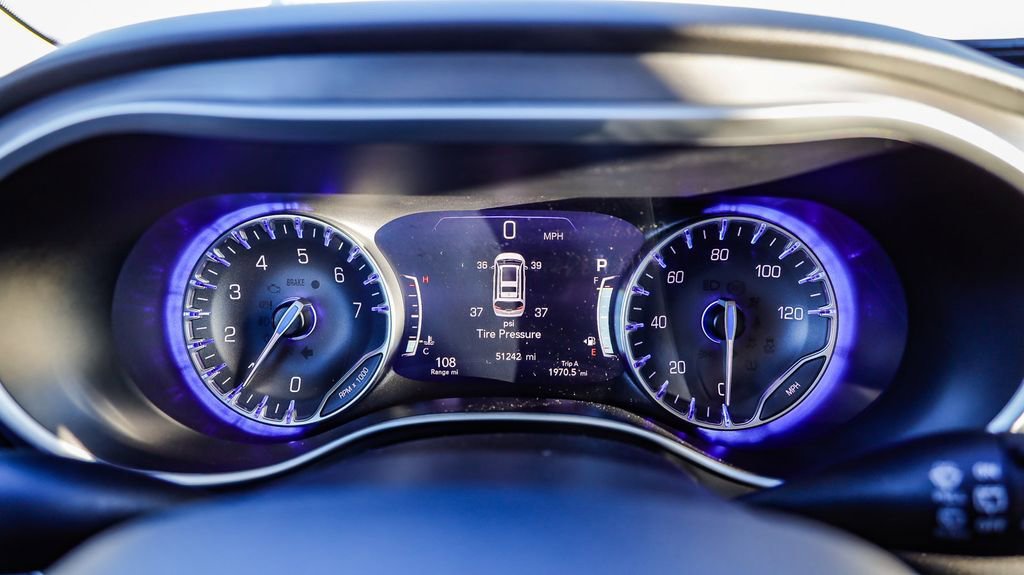 Certified 2024 Chrysler Pacifica Touring-L image 24