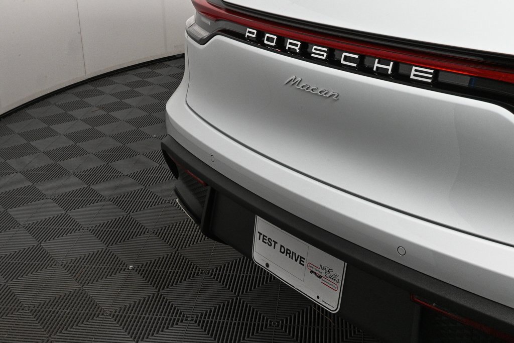 Used 2025 Porsche Macan image 38