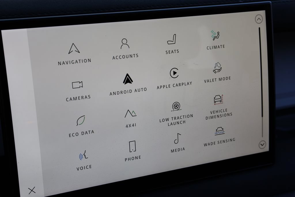 Certified 2023 Land Rover Defender 130 SE AWD/4WD image 29