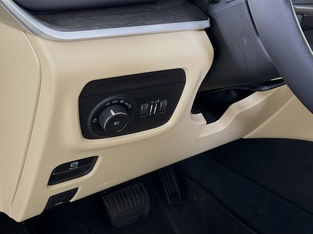 Used 2023 Jeep Grand Cherokee Limited image 10