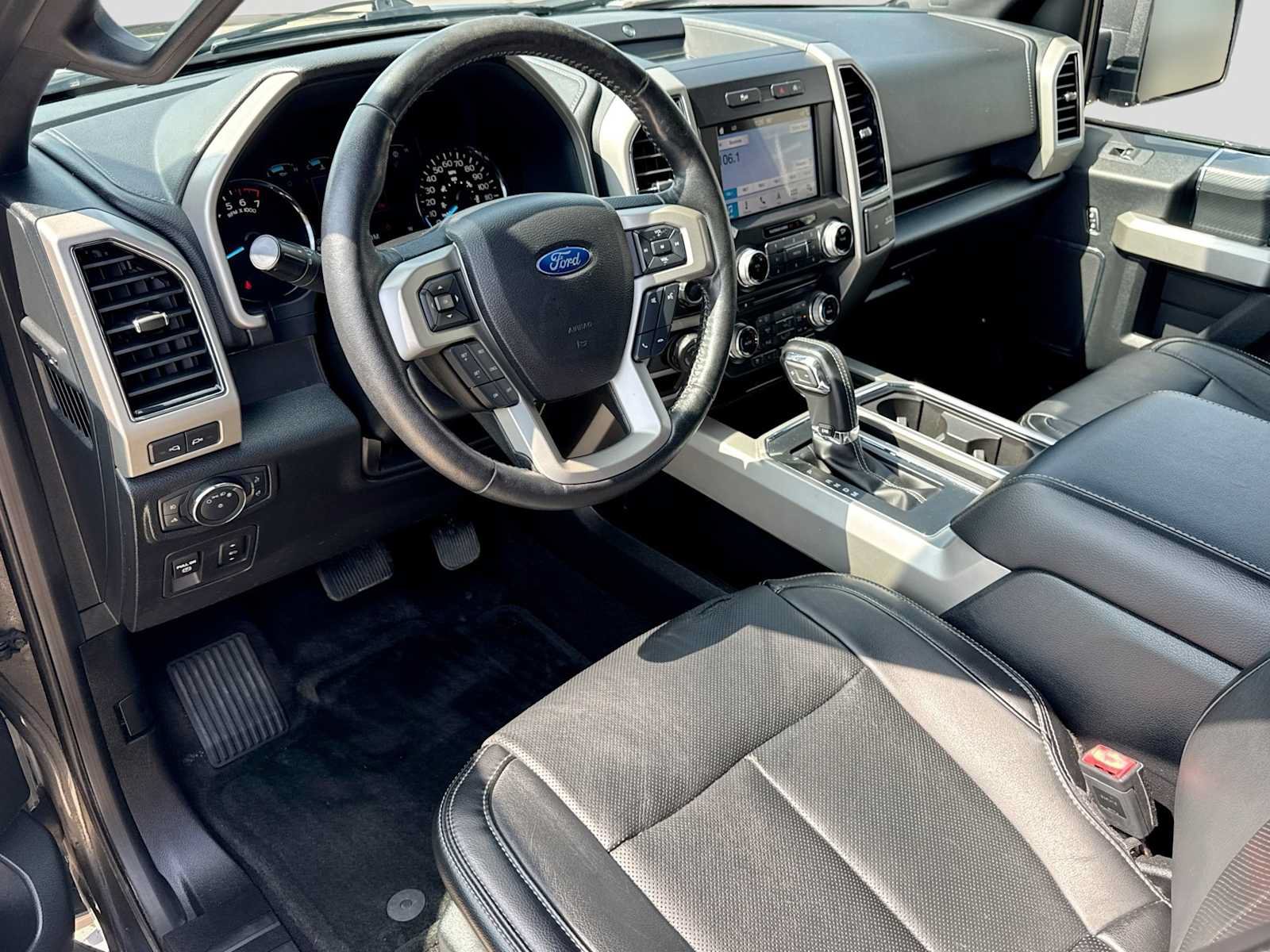 Used 2018 Ford F150 Lariat w/ Equipment Group 502A Luxury AWD/4WD image 2