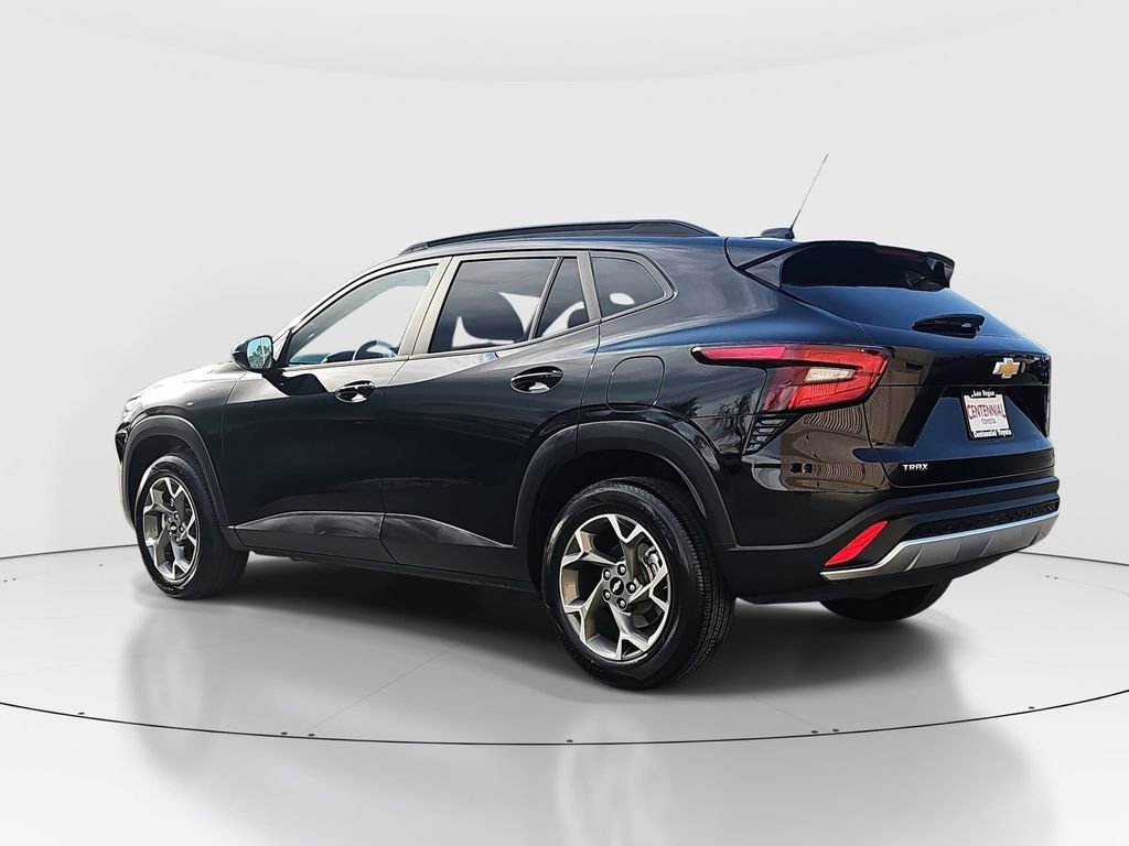 Used 2025 Chevrolet Trax LT w/ LT Convenience Package image 7