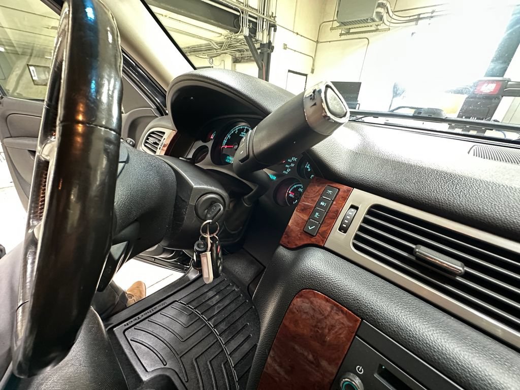 Used 2014 Chevrolet Suburban LTZ AWD/4WD image 13