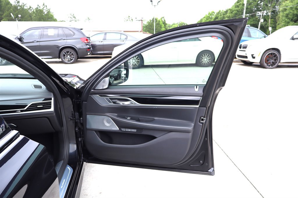 Used 2018 BMW 750i xDrive AWD/4WD image 49