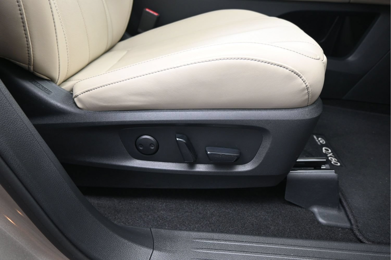Used 2024 INFINITI QX60 Luxe FWD image 16
