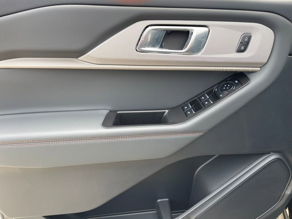 New 2026 Ford Explorer Active image 7