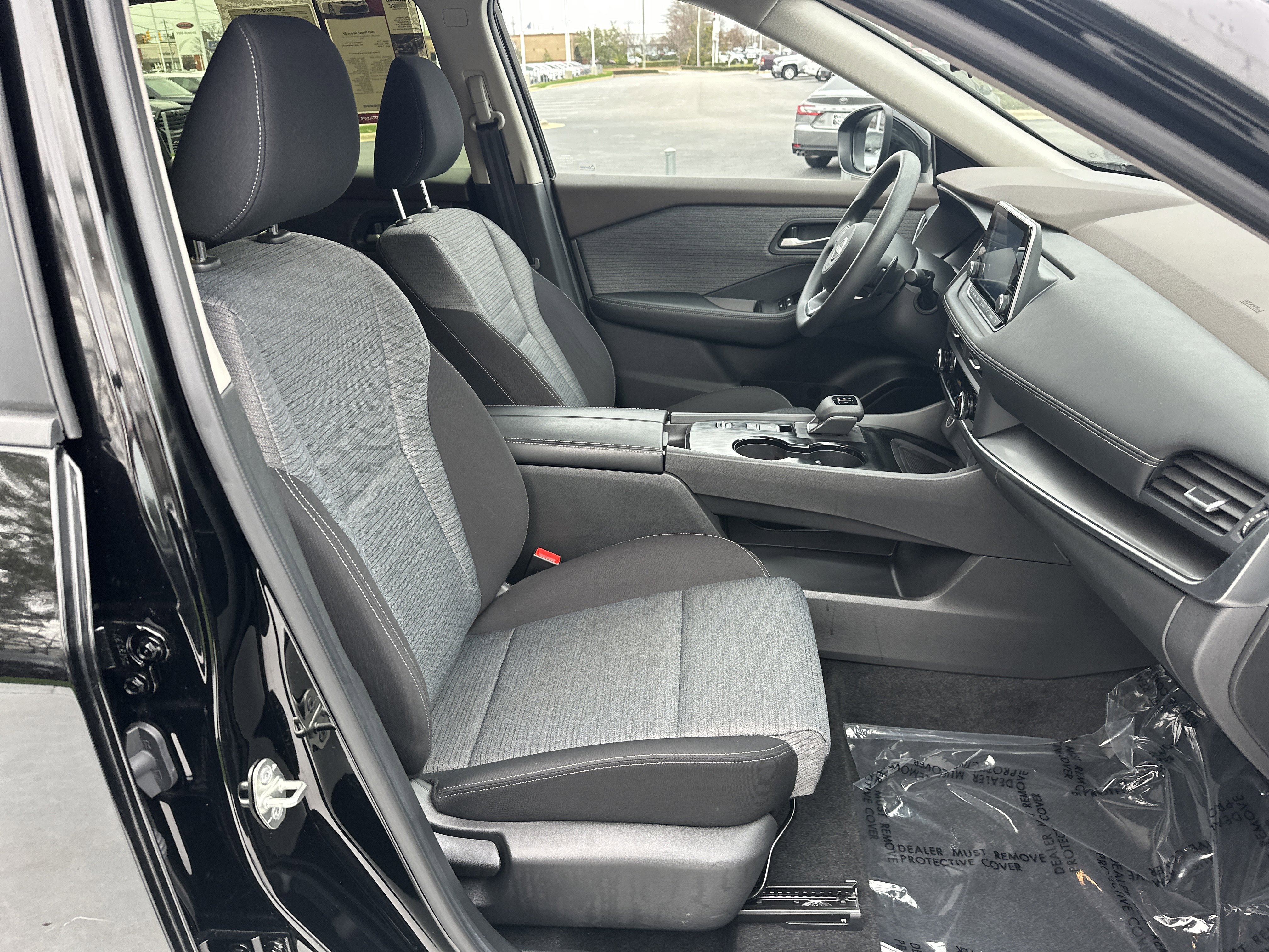 Used 2023 Nissan Rogue SV image 32