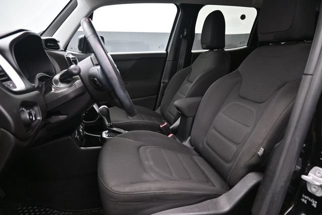 Used 2018 Jeep Renegade Latitude w/ Cold Weather Group AWD/4WD image 10