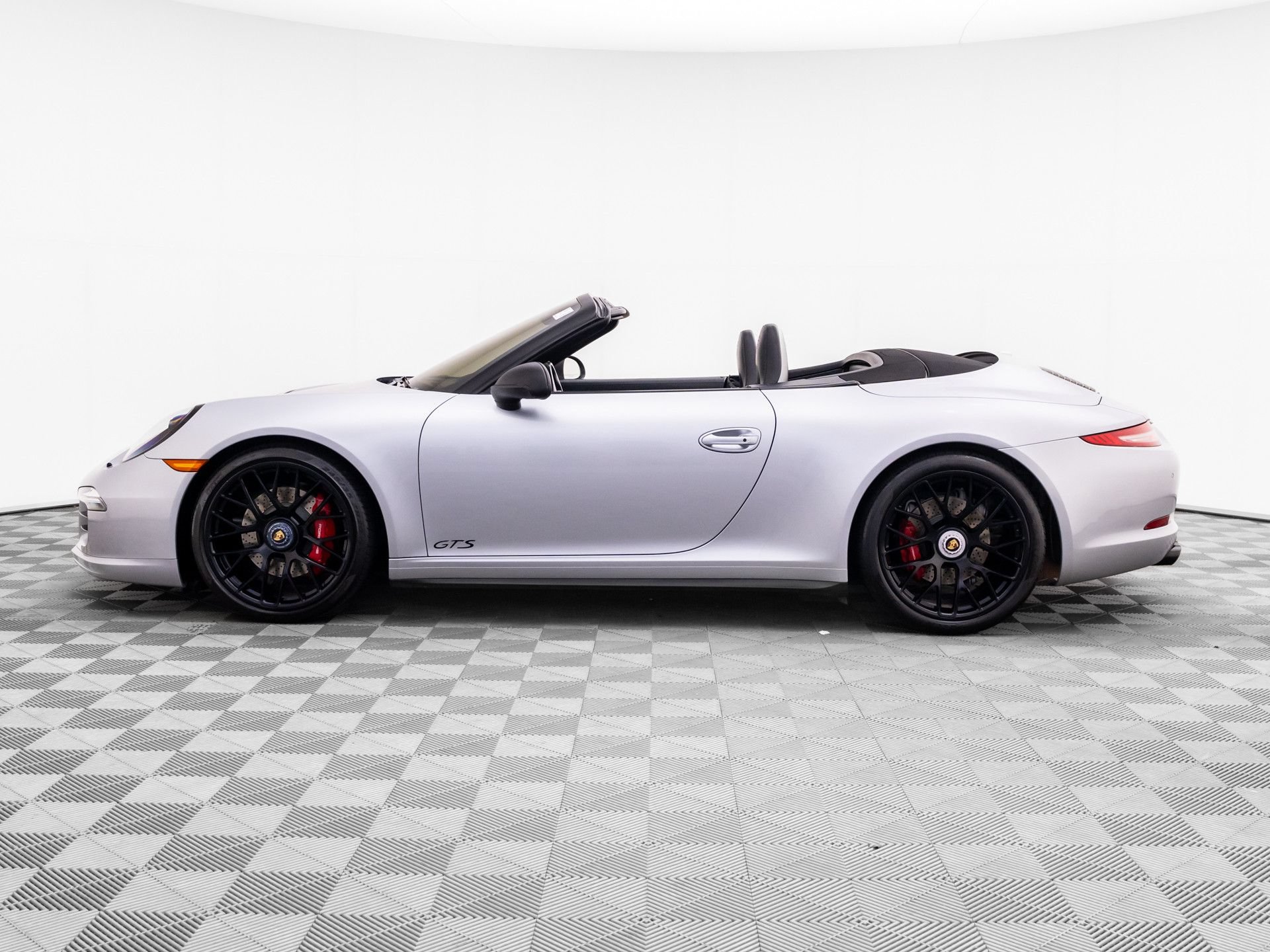 Used 2015 Porsche 911 Carrera GTS RWD image 2