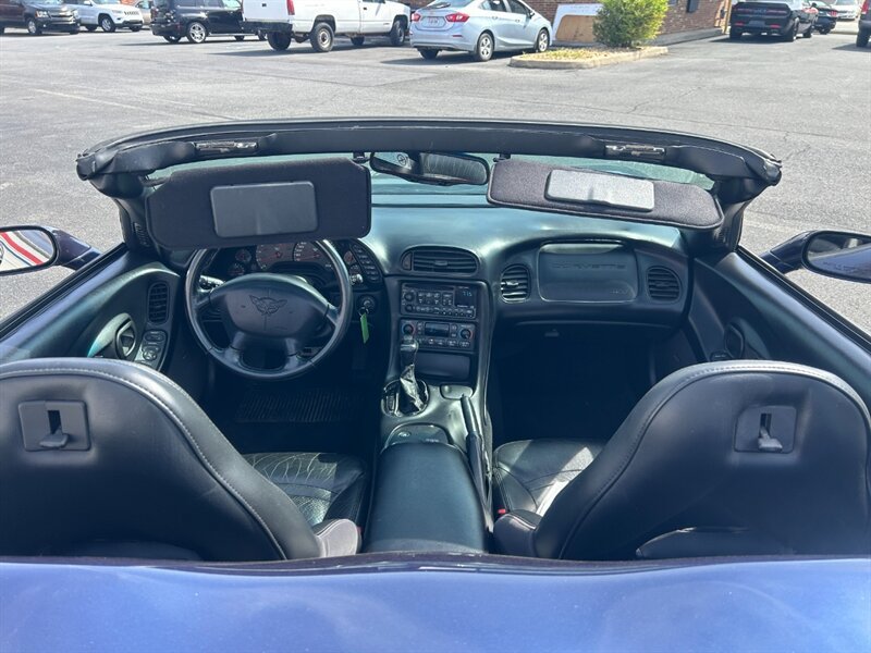 Used 2000 Chevrolet Corvette Convertible w/ Memory Pkg RWD image 9