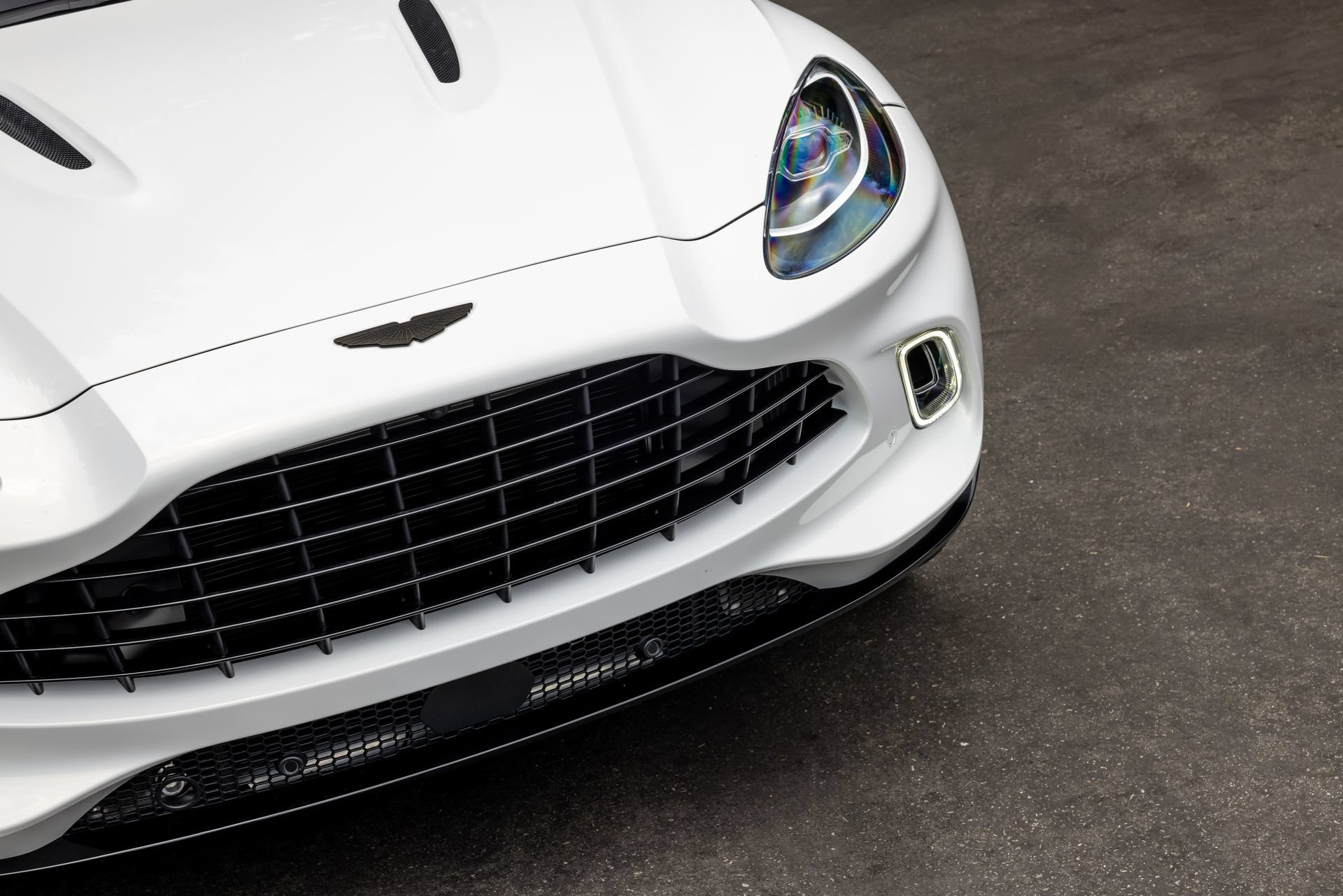 Used 2021 Aston Martin DBX AWD/4WD image 24