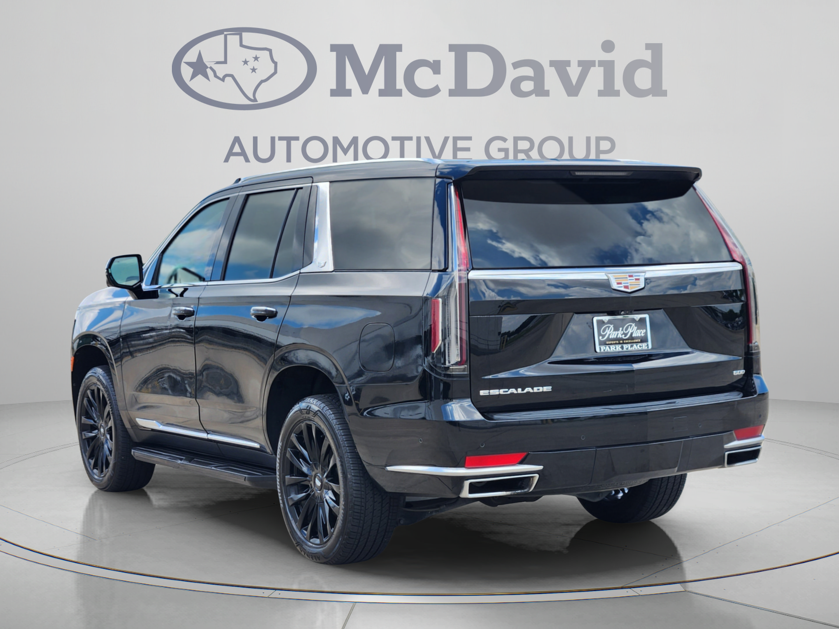 Used 2022 Cadillac Escalade Premium Luxury RWD image 4