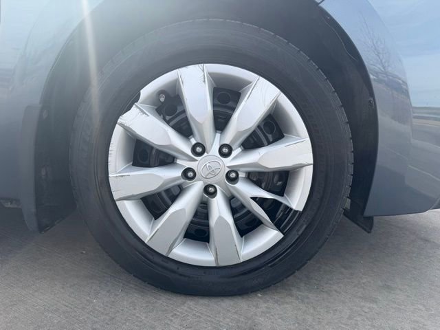 Used 2015 Toyota Corolla LE image 30
