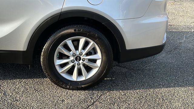 Used 2019 Kia Sorento L image 9