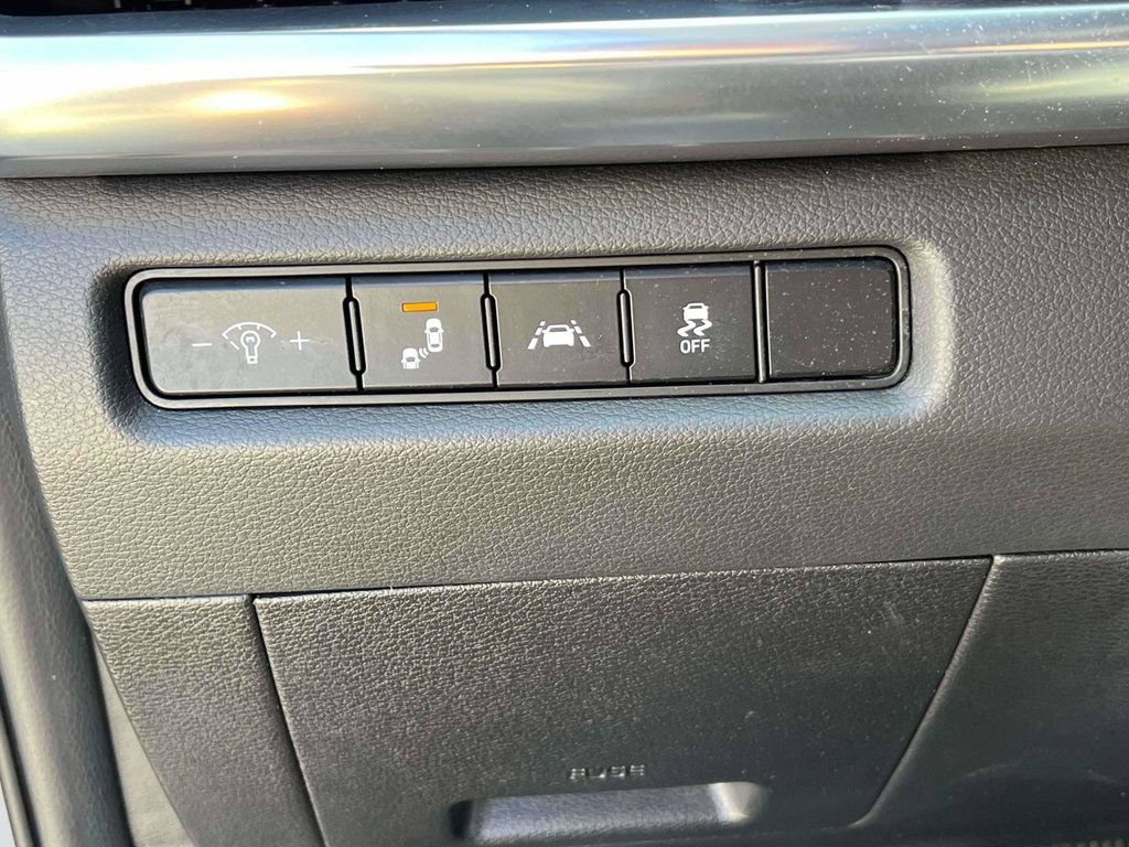 Used 2022 Kia Telluride LX AWD/4WD image 19