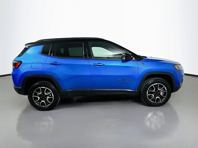 Used 2026 Jeep Compass Trailhawk AWD/4WD image 8