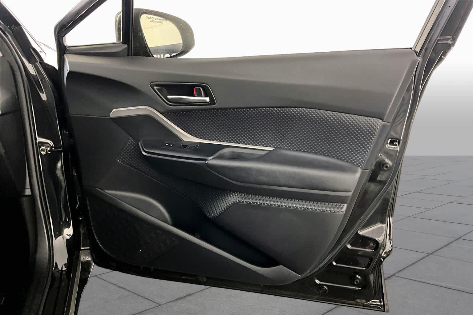 Used 2020 Toyota C-HR LE FWD image 21