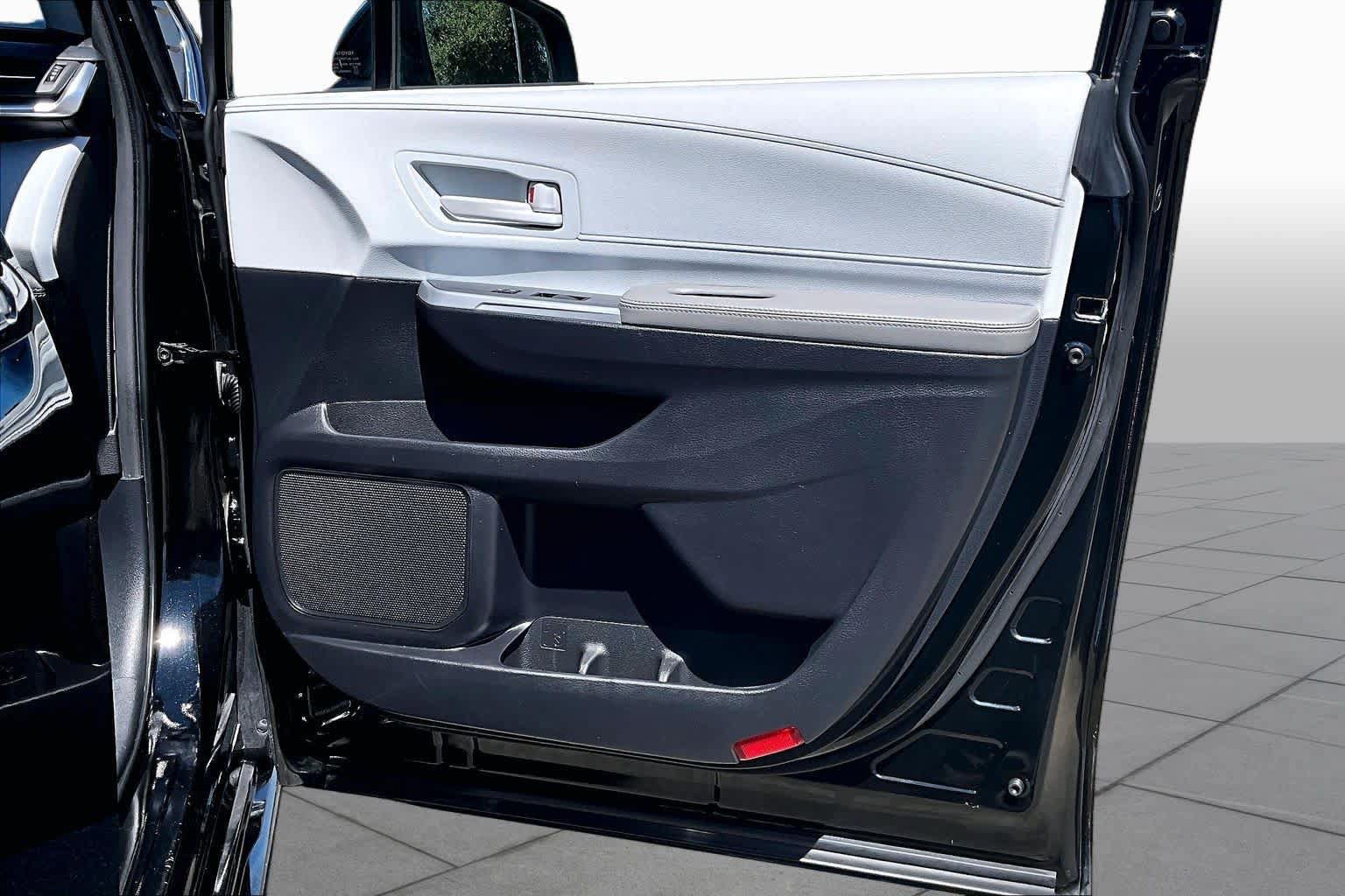 Certified 2025 Toyota Sienna LE FWD image 22