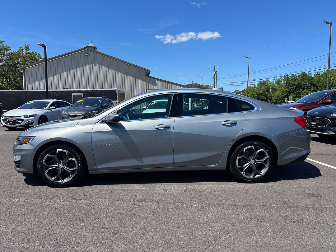 Used 2023 Chevrolet Malibu LT FWD image 2