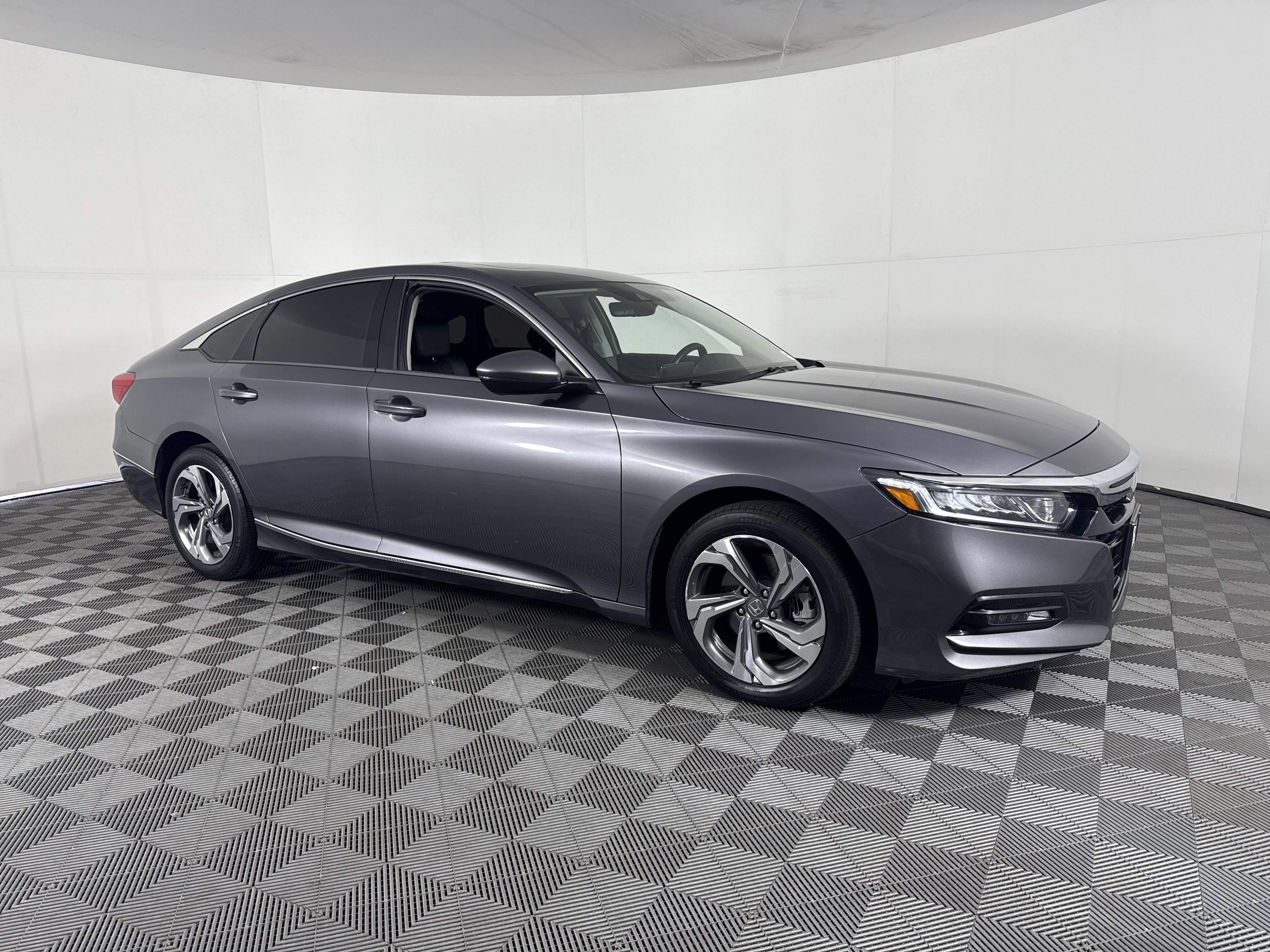 Used 2020 Honda Accord EX-L image 2