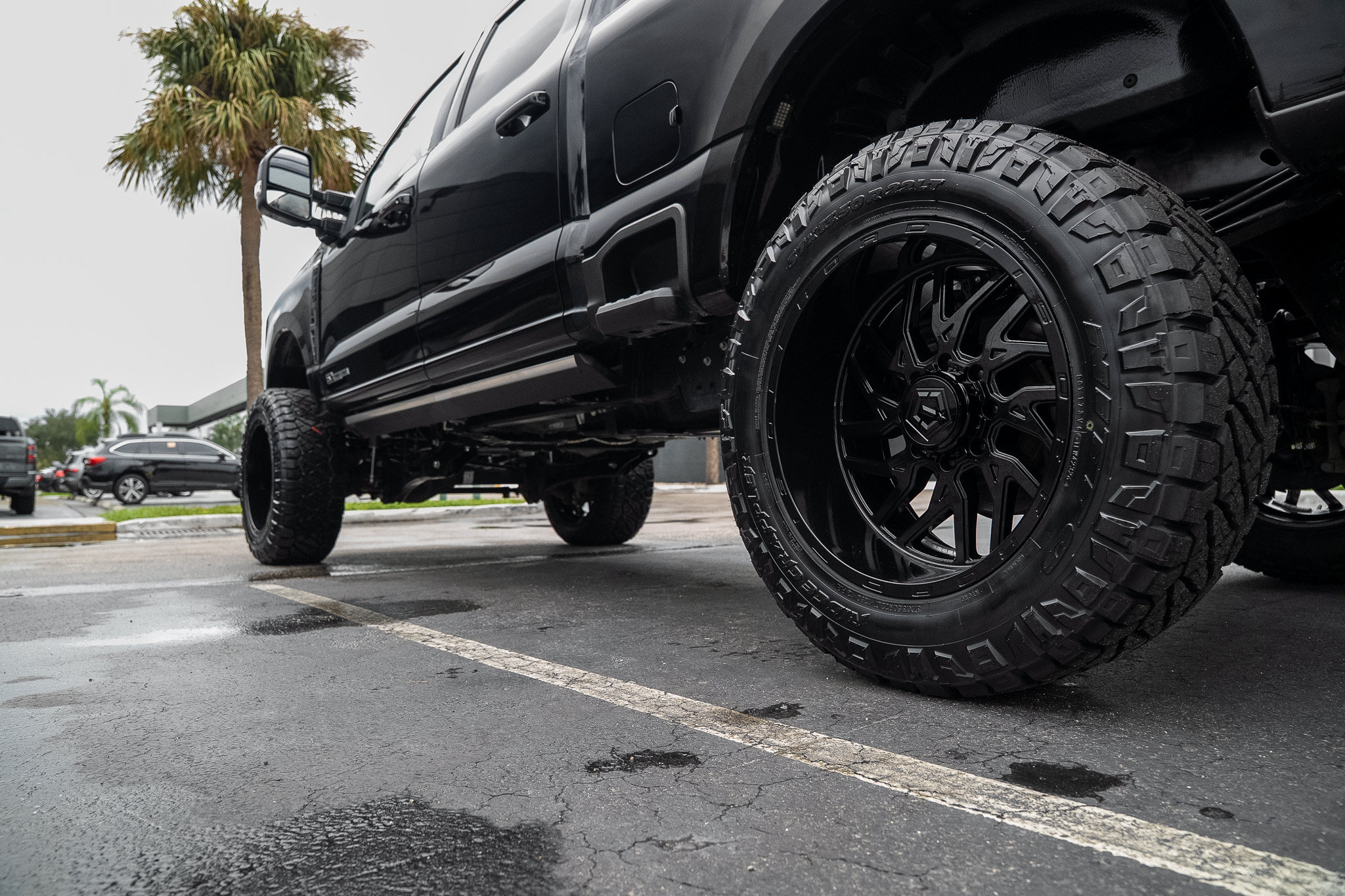 Used 2025 Ford F250 Platinum w/ FX4 Off-Road Package AWD/4WD image 18