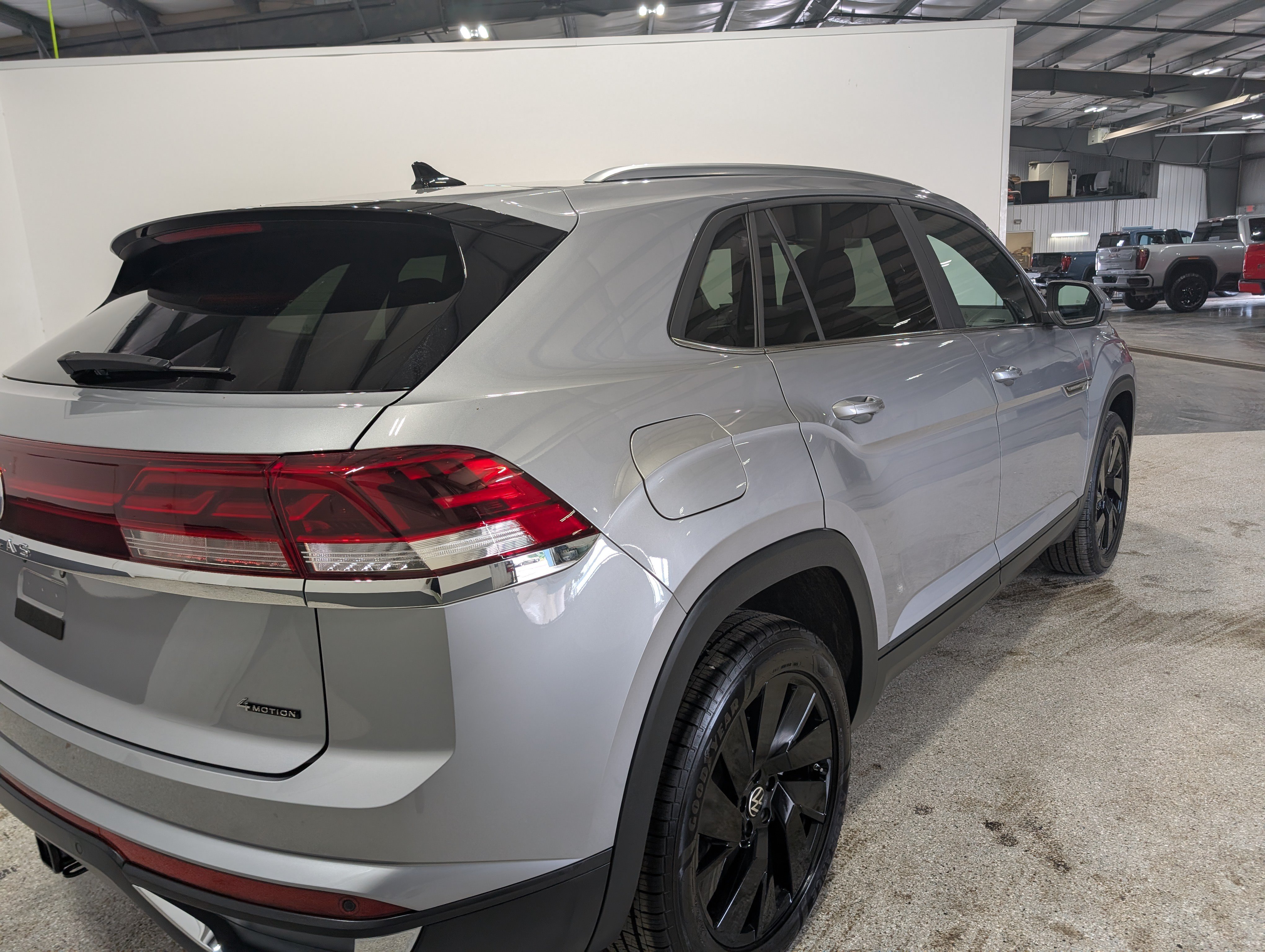Used 2026 Volkswagen Atlas Cross Sport SE AWD/4WD image 3