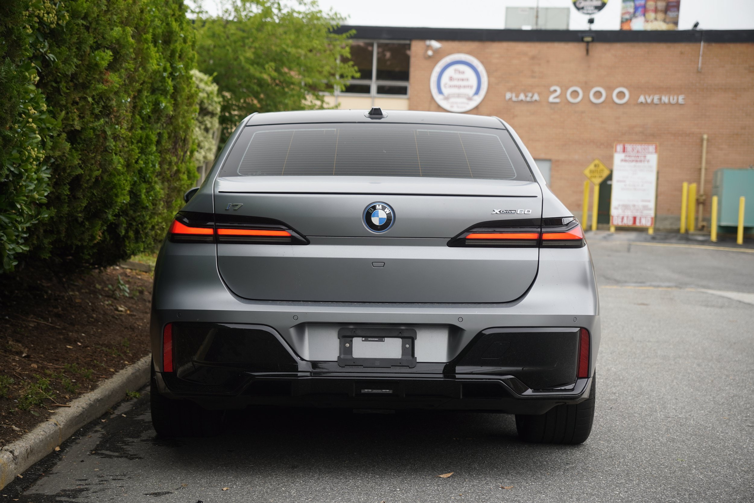 Used 2023 BMW i7 xDrive60 w/ Parking Assistance Package AWD/4WD image 6