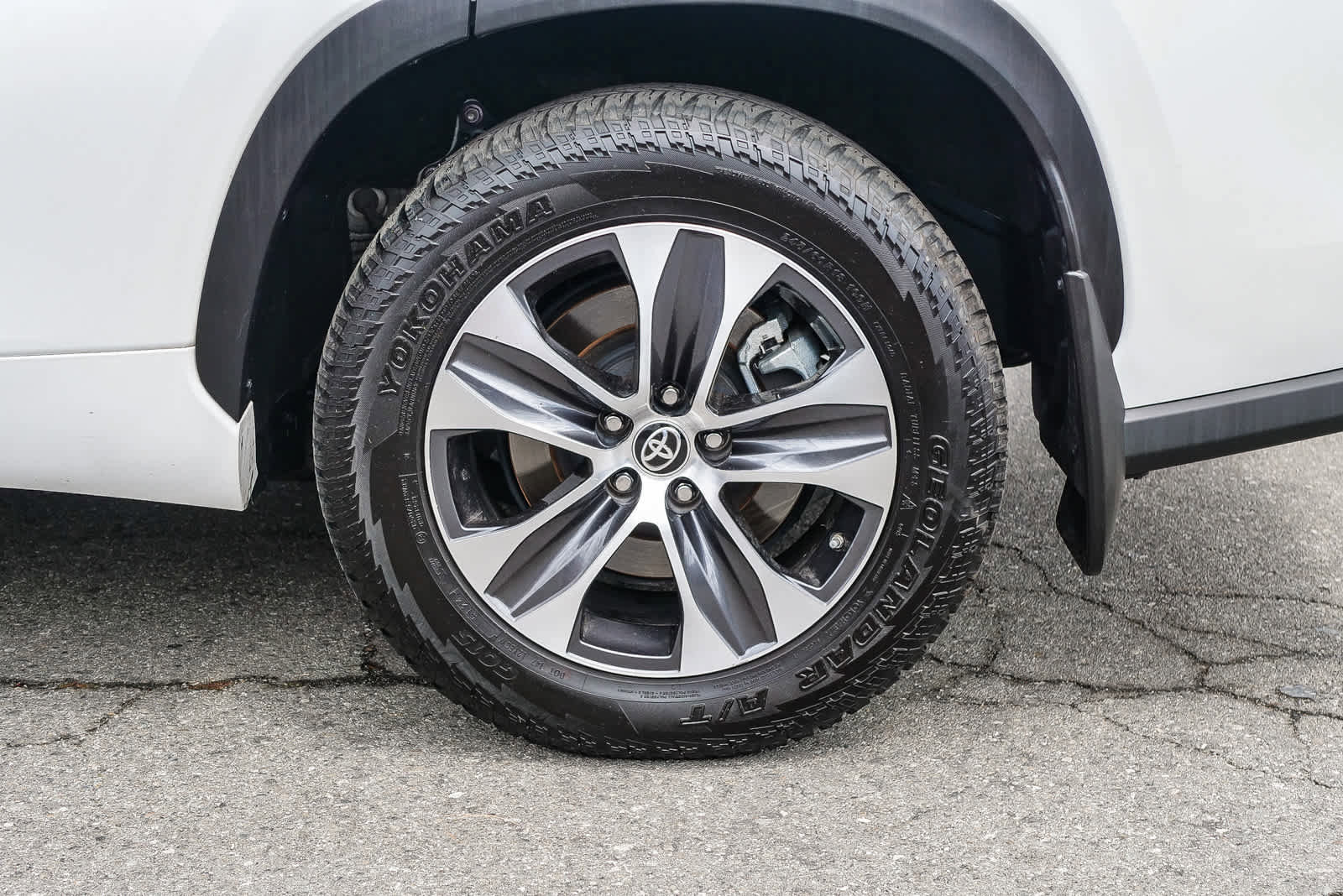 Used 2022 Toyota Highlander XLE AWD/4WD image 8
