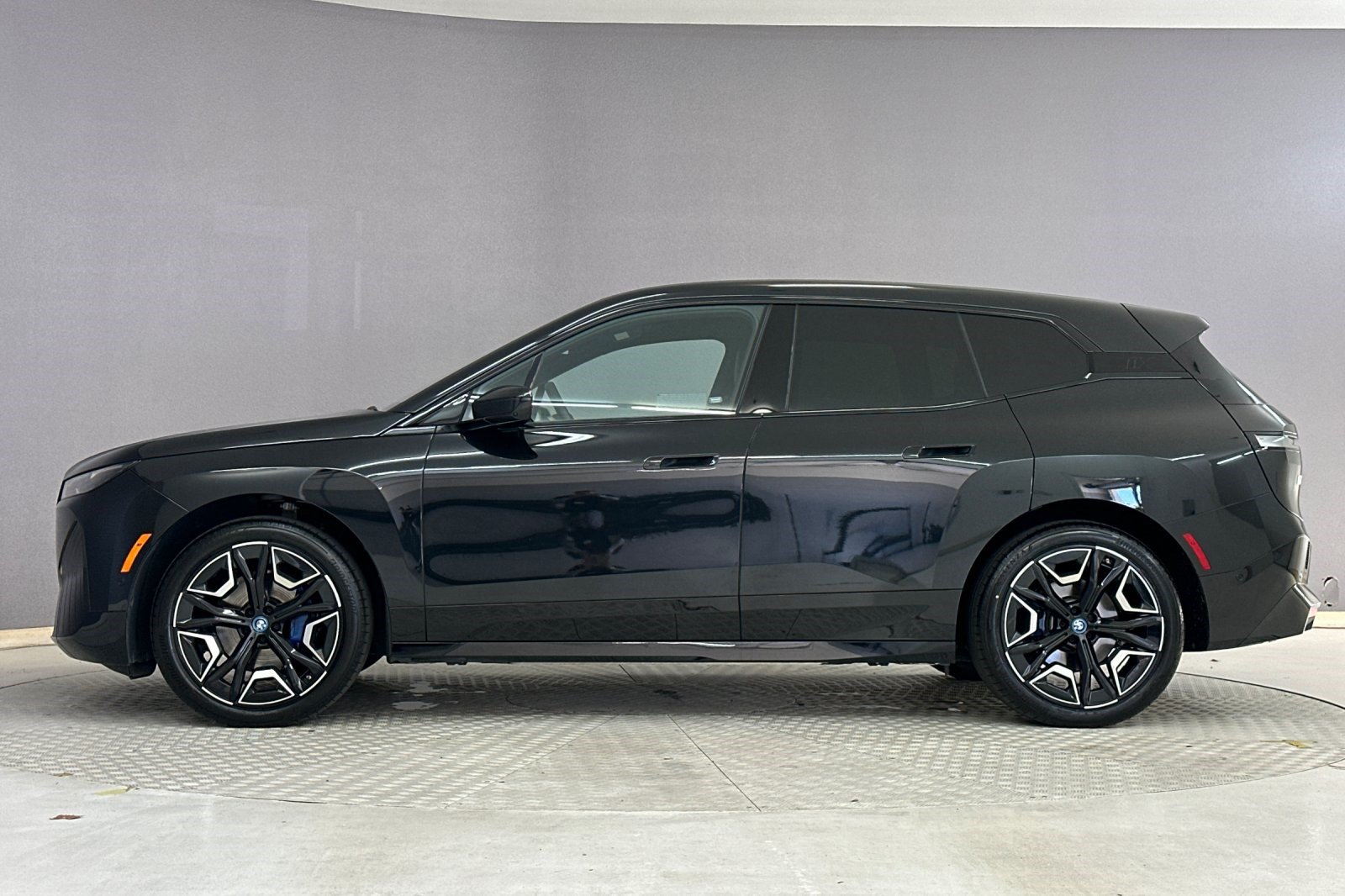 Certified 2024 BMW iX xDrive50 w/ Premium Package AWD/4WD image 2