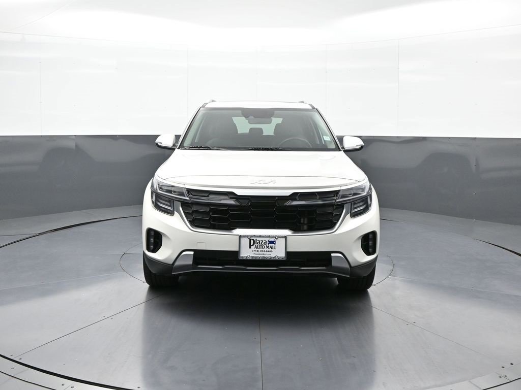 Certified 2025 Kia Seltos SX w/ SX Sunroof Package image 2