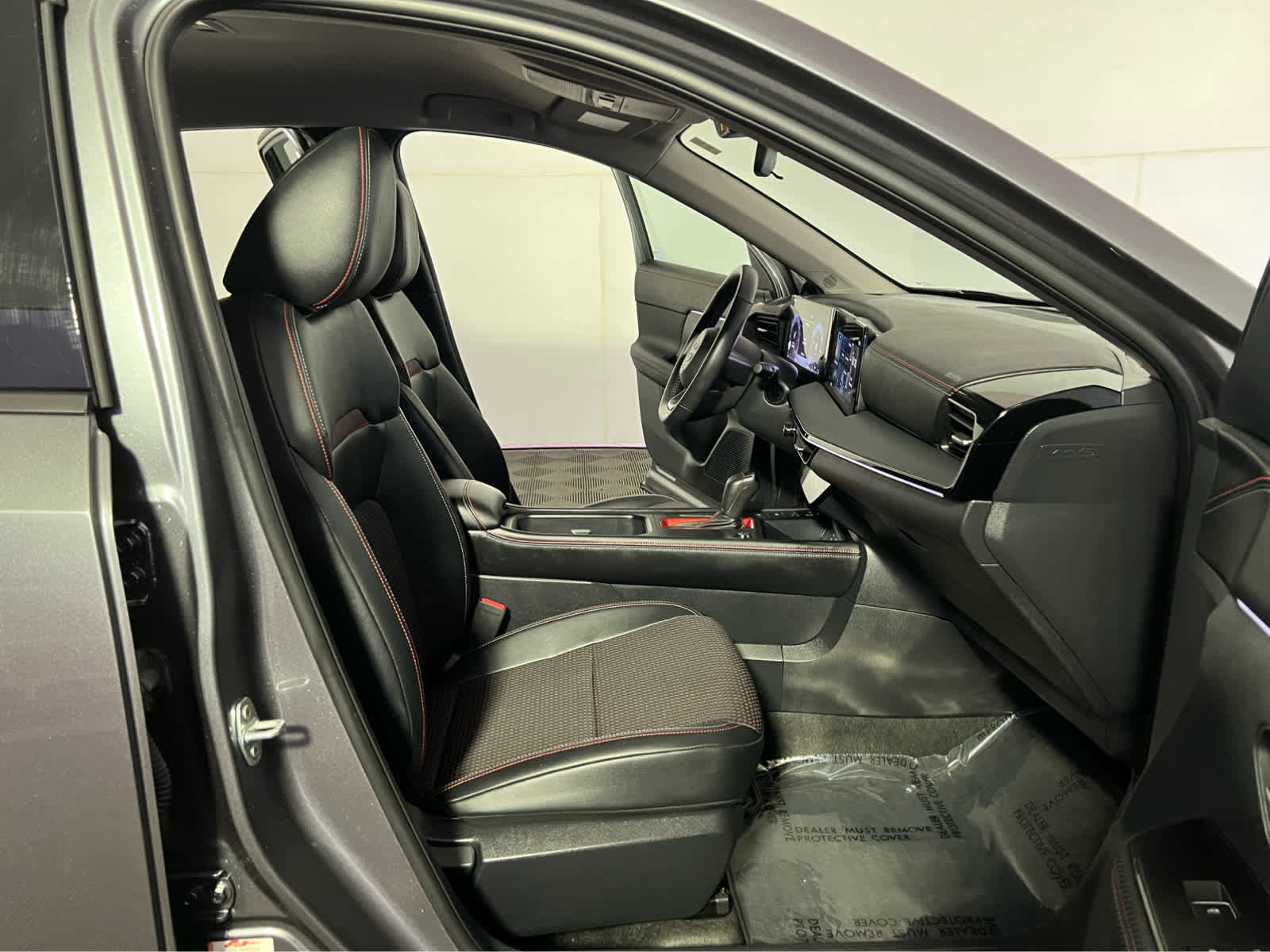 Certified 2025 Nissan Kicks SR FWD image 26
