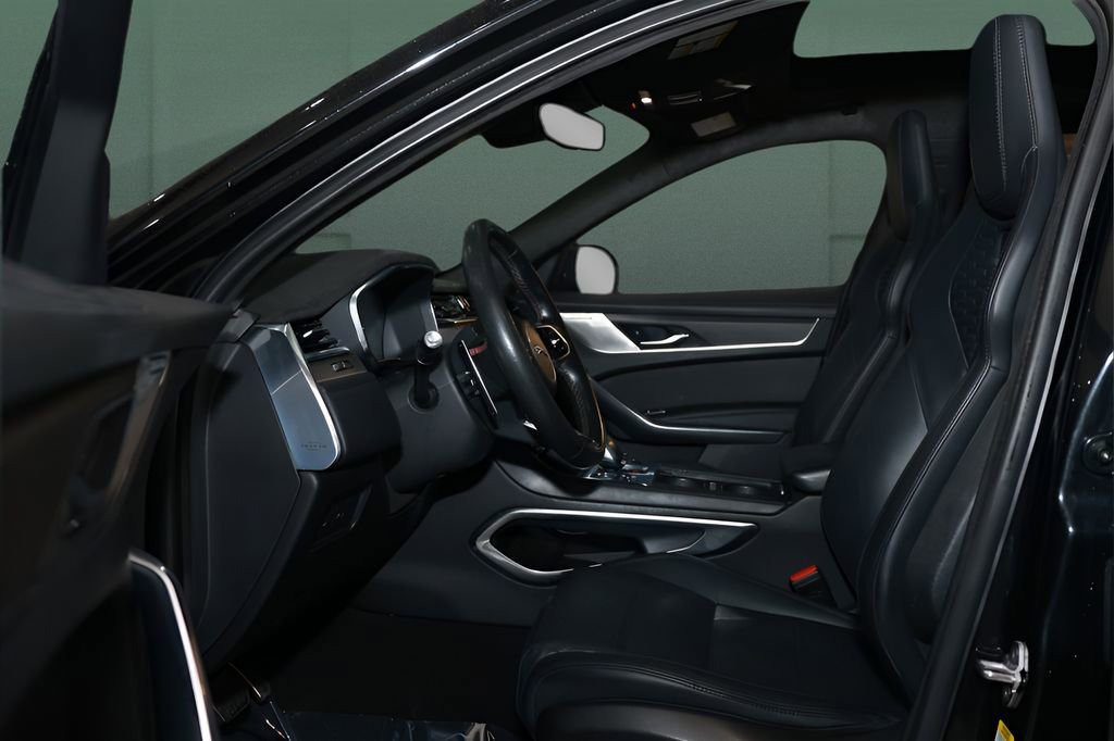 Used 2021 Jaguar F-PACE SVR image 11