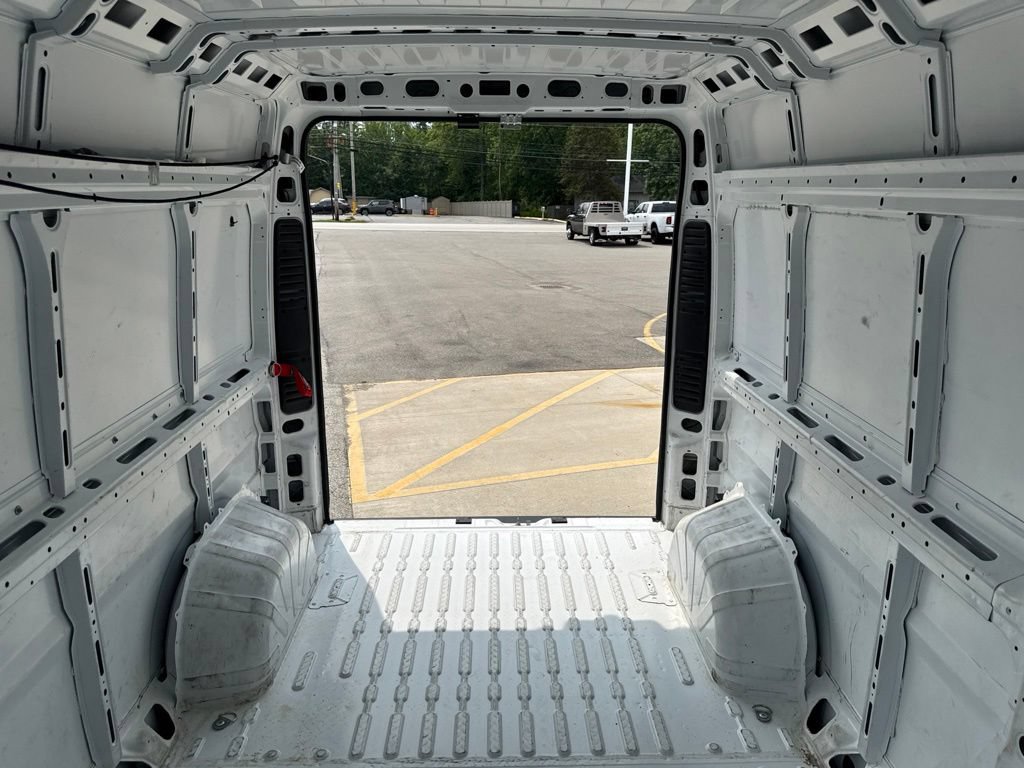Used 2025 RAM ProMaster 2500 w/ Convenience Group FWD image 19